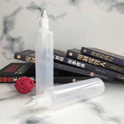 耐久性のあるスポイトキャップを備えた滑らかな表面のスポイトディスペンサーボトル。化粧品、医薬品、研究所に最適