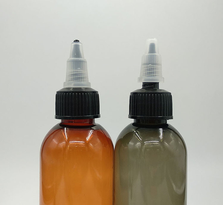 100ml クリアな液体で満たされたプラスチックボトル