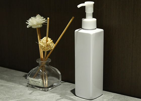 無鉛正方形200mlはロックできる ポンプを搭載するプラスチックびんを空ける