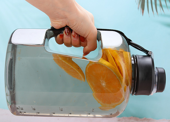 Leakproofフリップ自由なハンドルBPAが付いている上2lプラスチック水差し