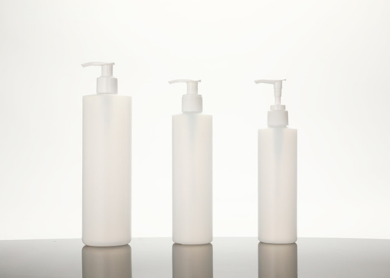 プラスチックPPは白いポンプを搭載するポンプびん500ml 250mlを空ける